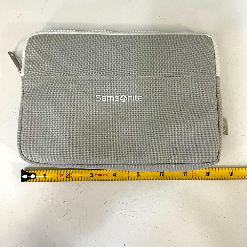 Samsonite small padded travel bag